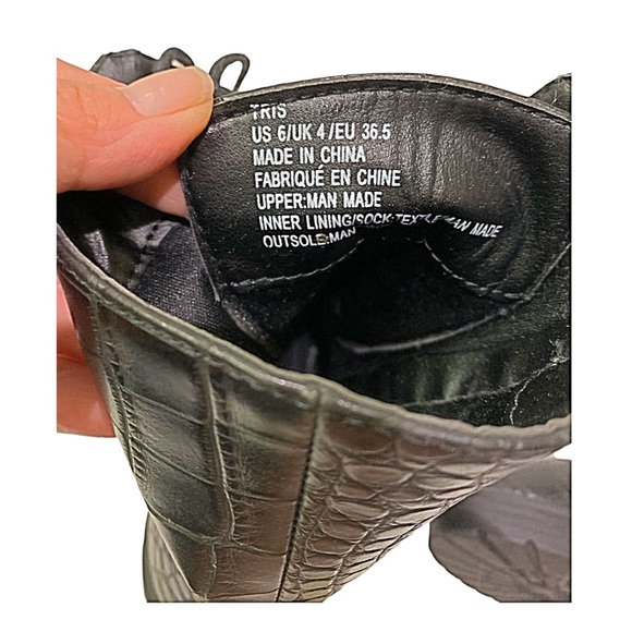 Shoe Dazzle Boots NEW Utilitarian Combat Boot ‘TRIS’ Black Croc Textured Size 6 - Picture 6 of 9